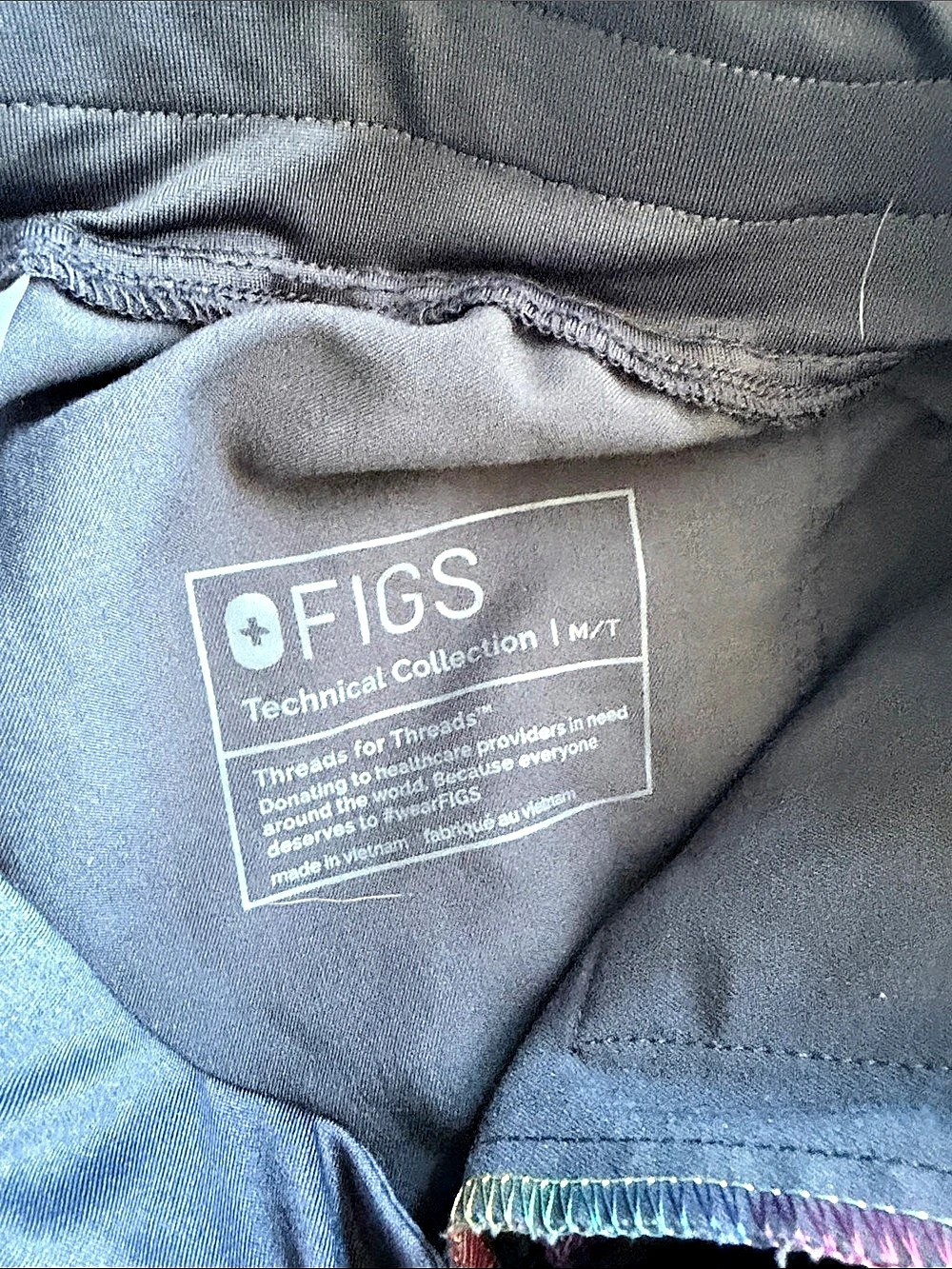 FIGS Technical Collection Scrubs - Picture 4 of 4